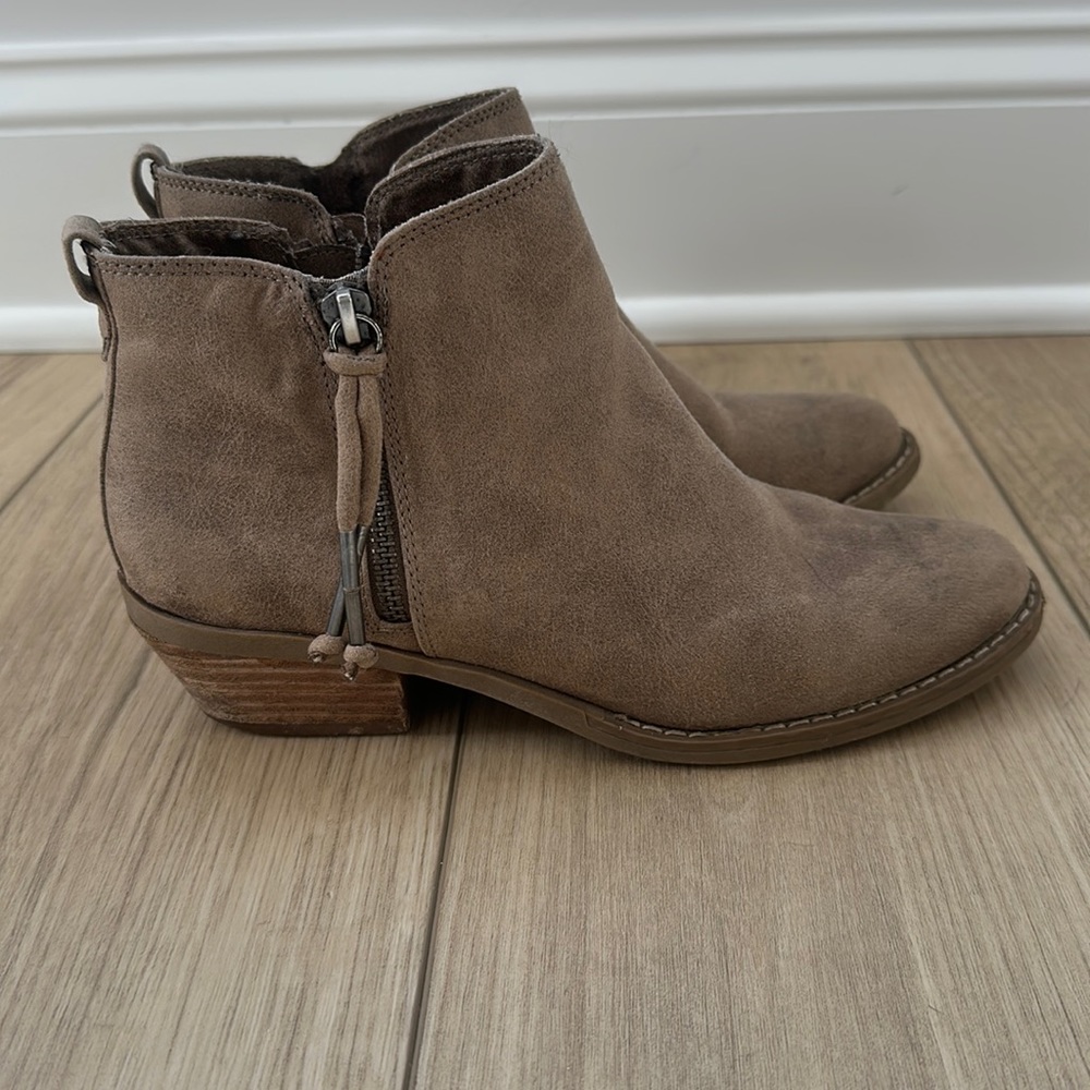 Report Ankle Bootie Size 6.5